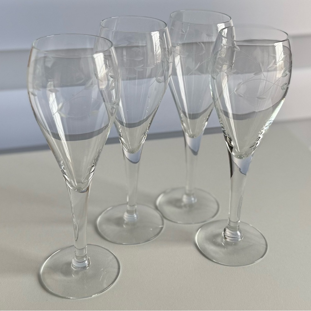 Set of 4 Vintage Princess House Champagne Glasses
Heritage Tulip Etched Crystal